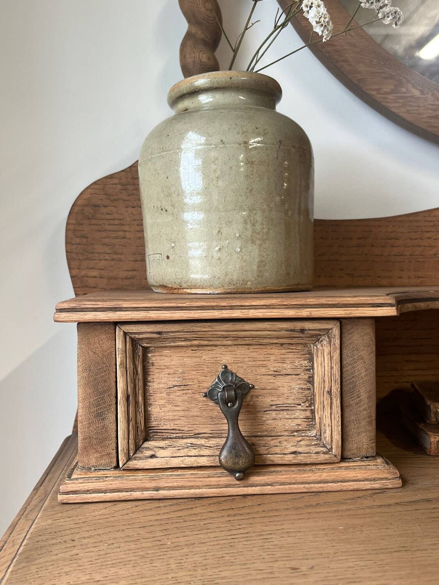 Dressing table