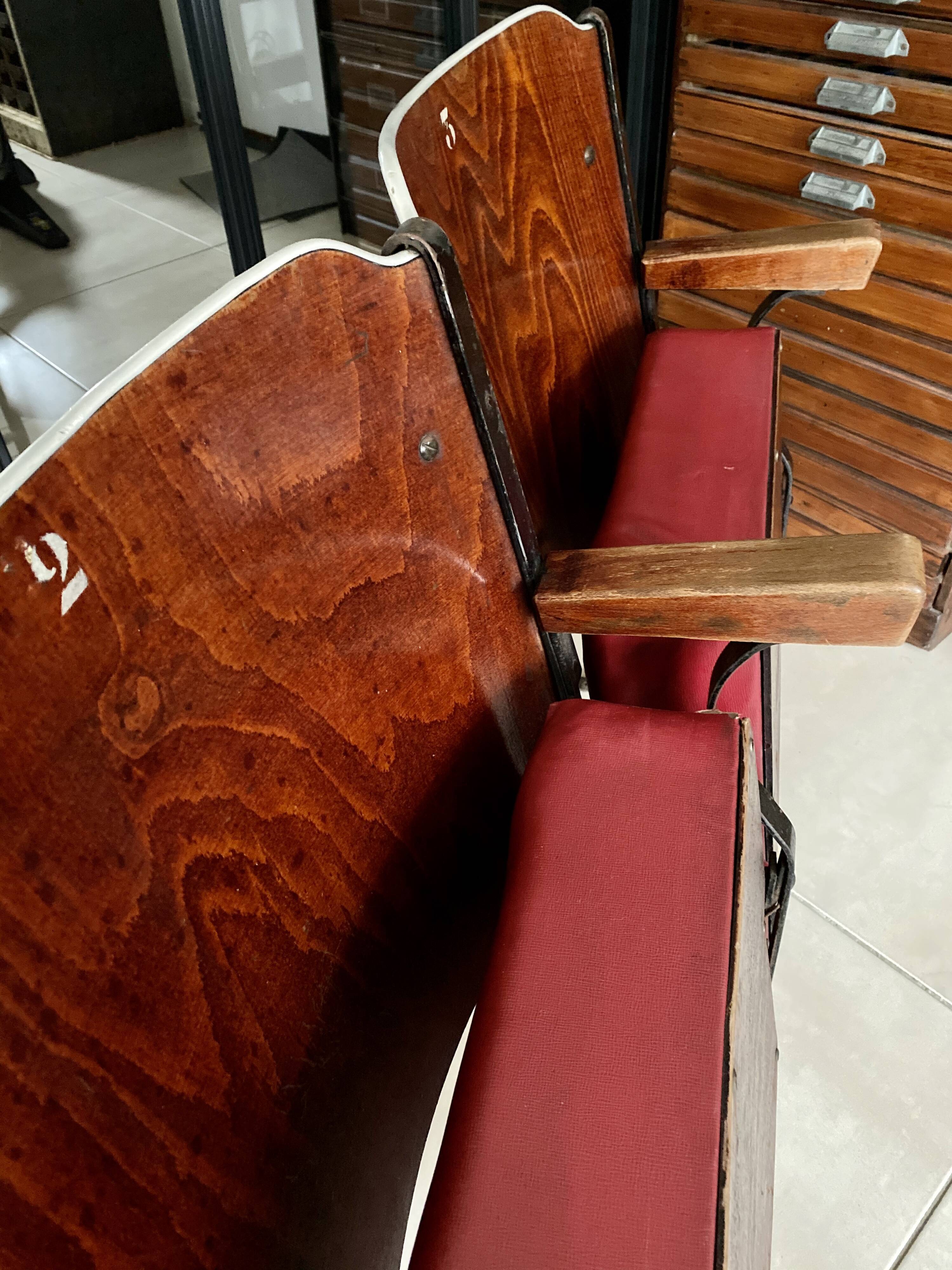 Paire de fauteuils de cinéma vintage