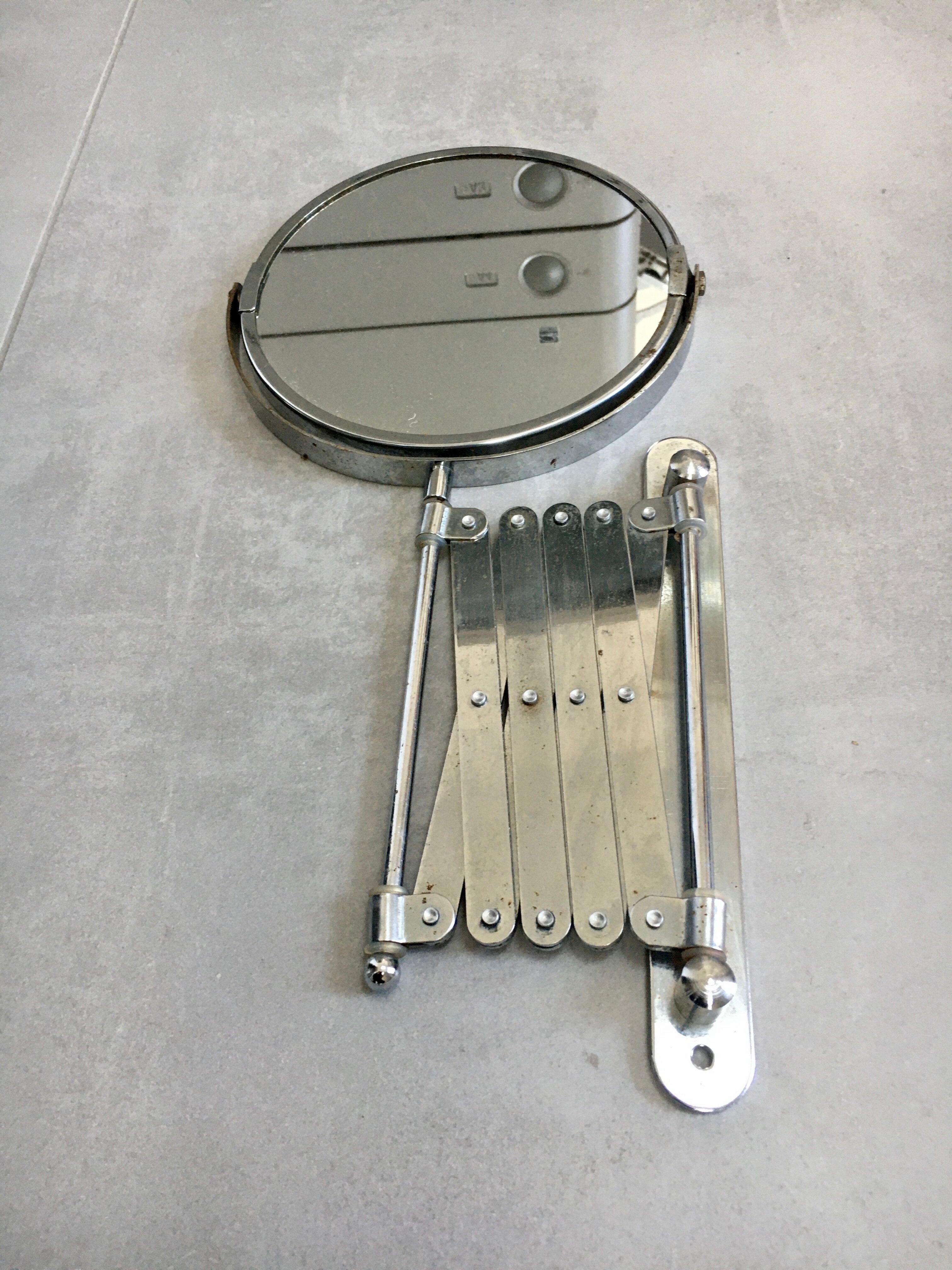 Round and articulated vintage mirror    38x33cm