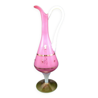 Aiguière ou vase rose et blanche verre et opaline  . 41 cm .