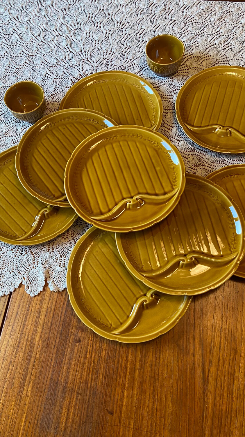 Service of 8 asparagus plates and its 2 sauce boats Gien 1960