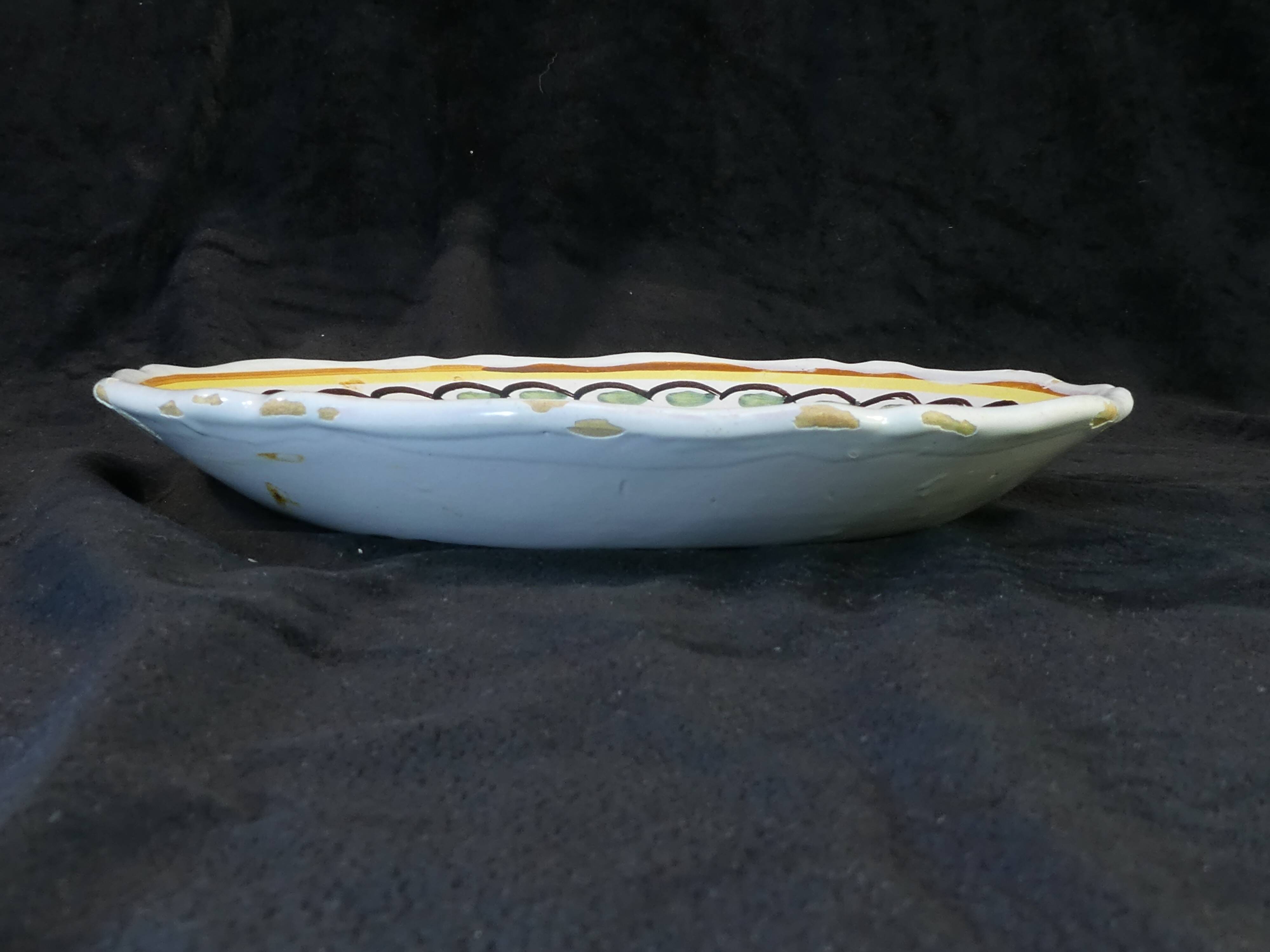 Plate in faience of epoque 19th decoration at the rooster NEVERS ??