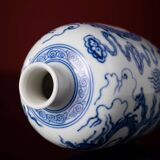 Vase Prunus en porcelaine bleue et blanche de Style Ming Yongxuan, artisanat classique