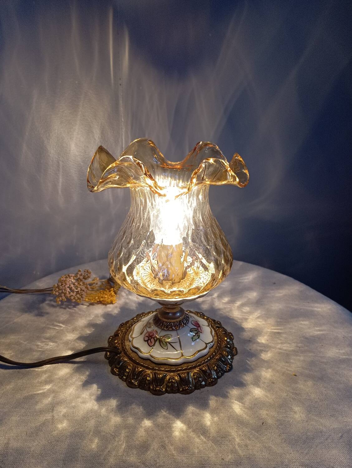 Baroque inspired table lamp, bronze, ceramic flowers and glass globe
