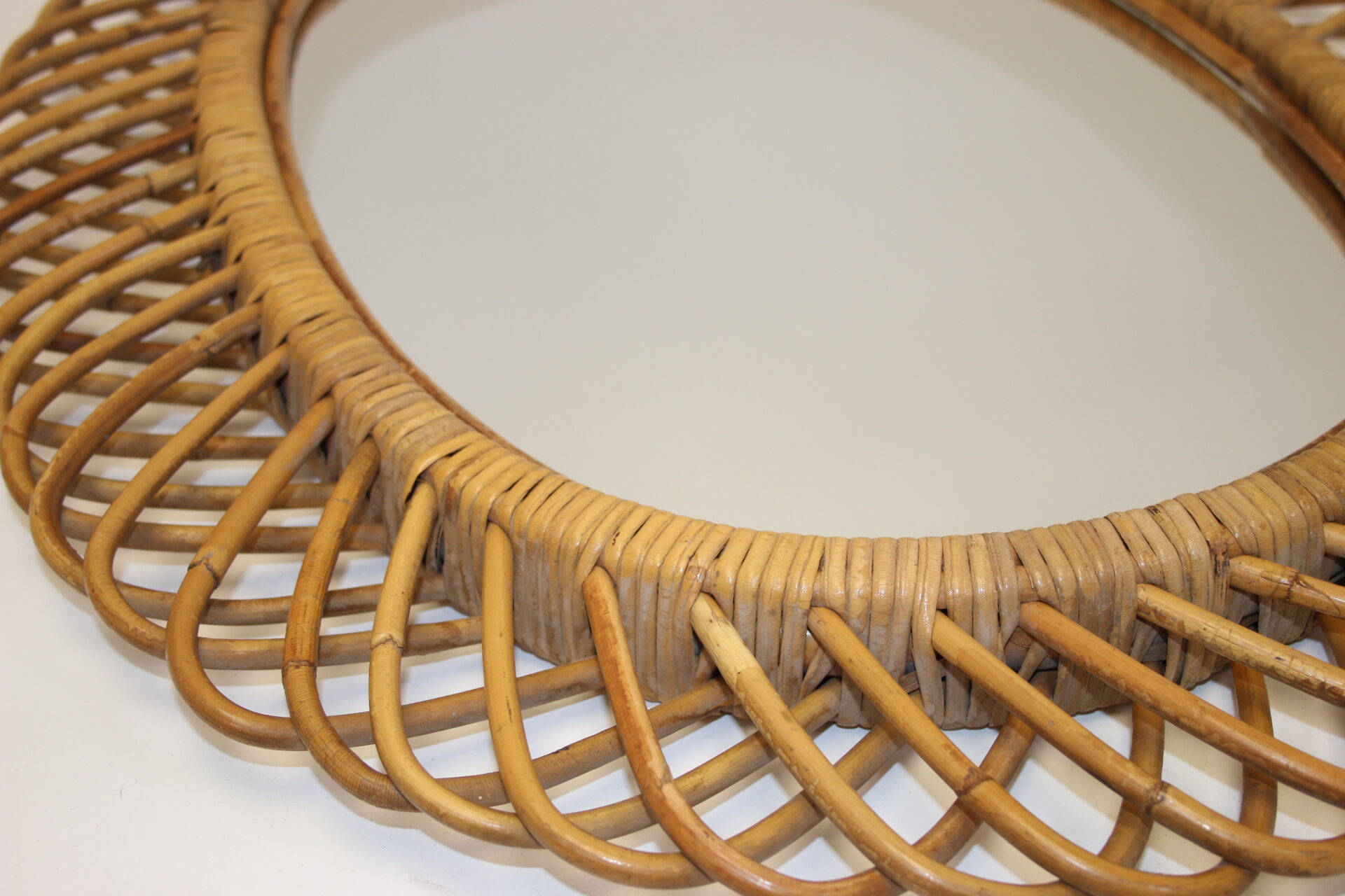 Miroir ovale en bambou