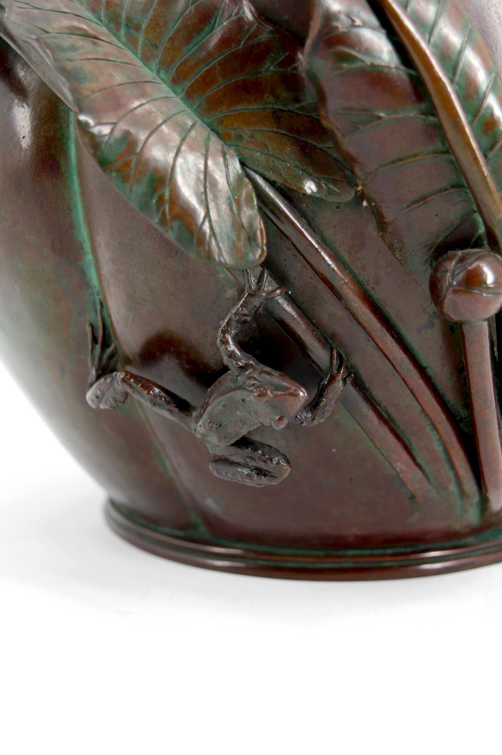 Exceptional planter / cache-pot in patinated Japanese bronze circa 1880.