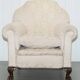 Victorian suite in damask, walnut frame, legs carved in lion's paw.