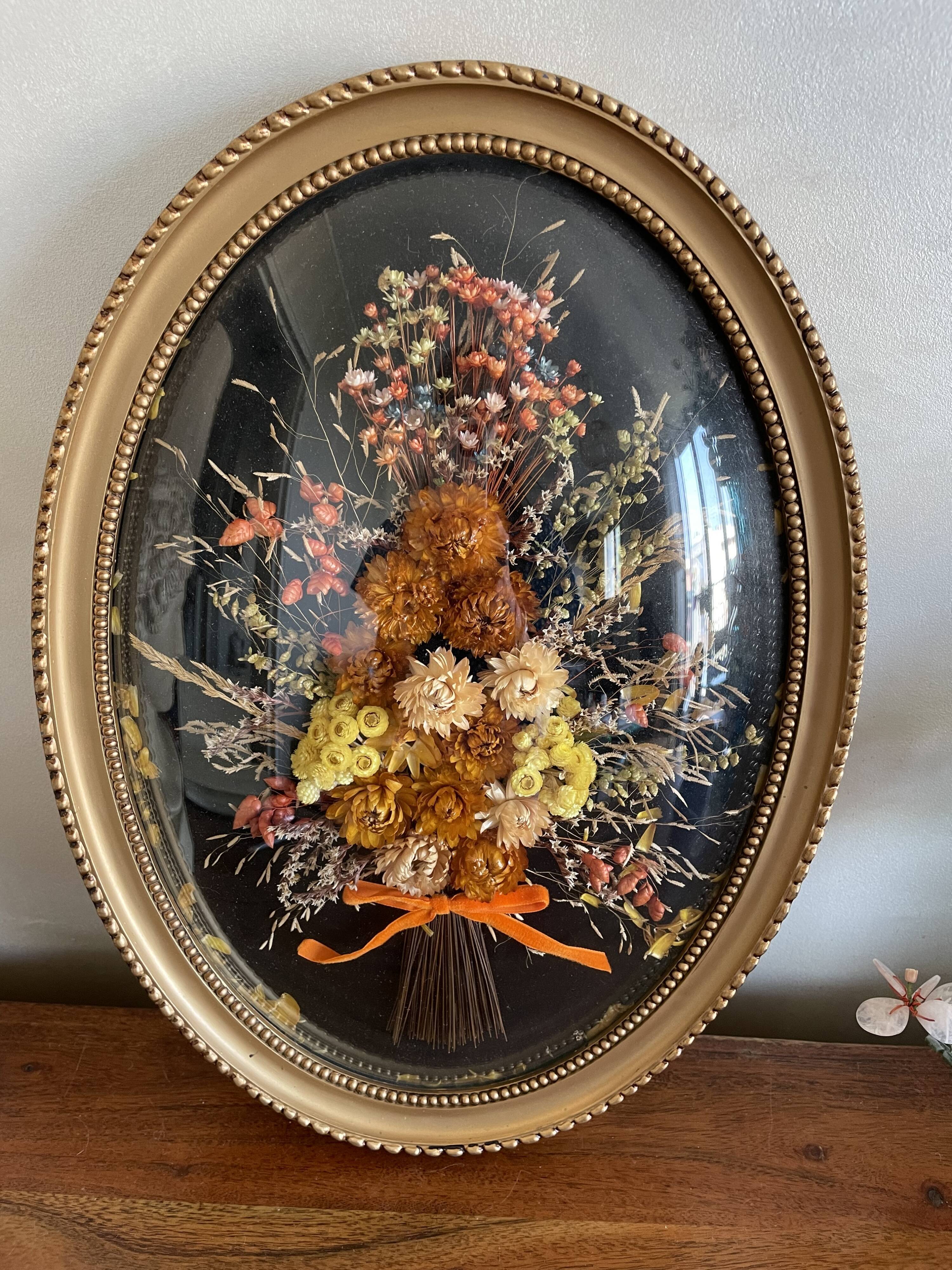 Oval frame dried flowers velvet knot