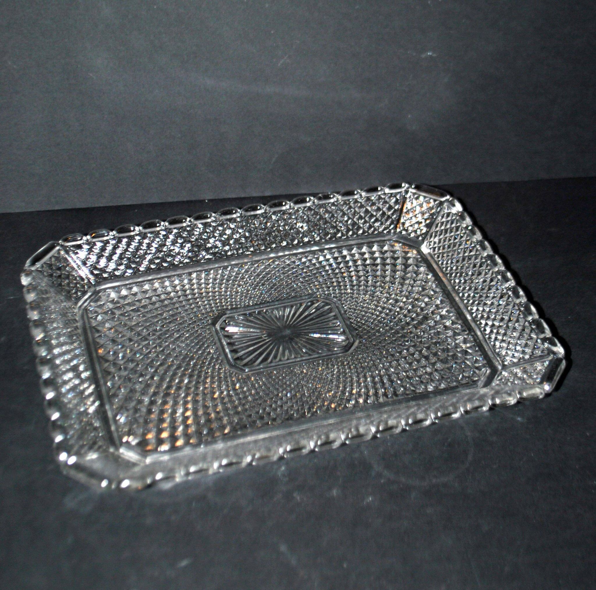 Plateau ancien en cristal moulé rectangulaire 1920