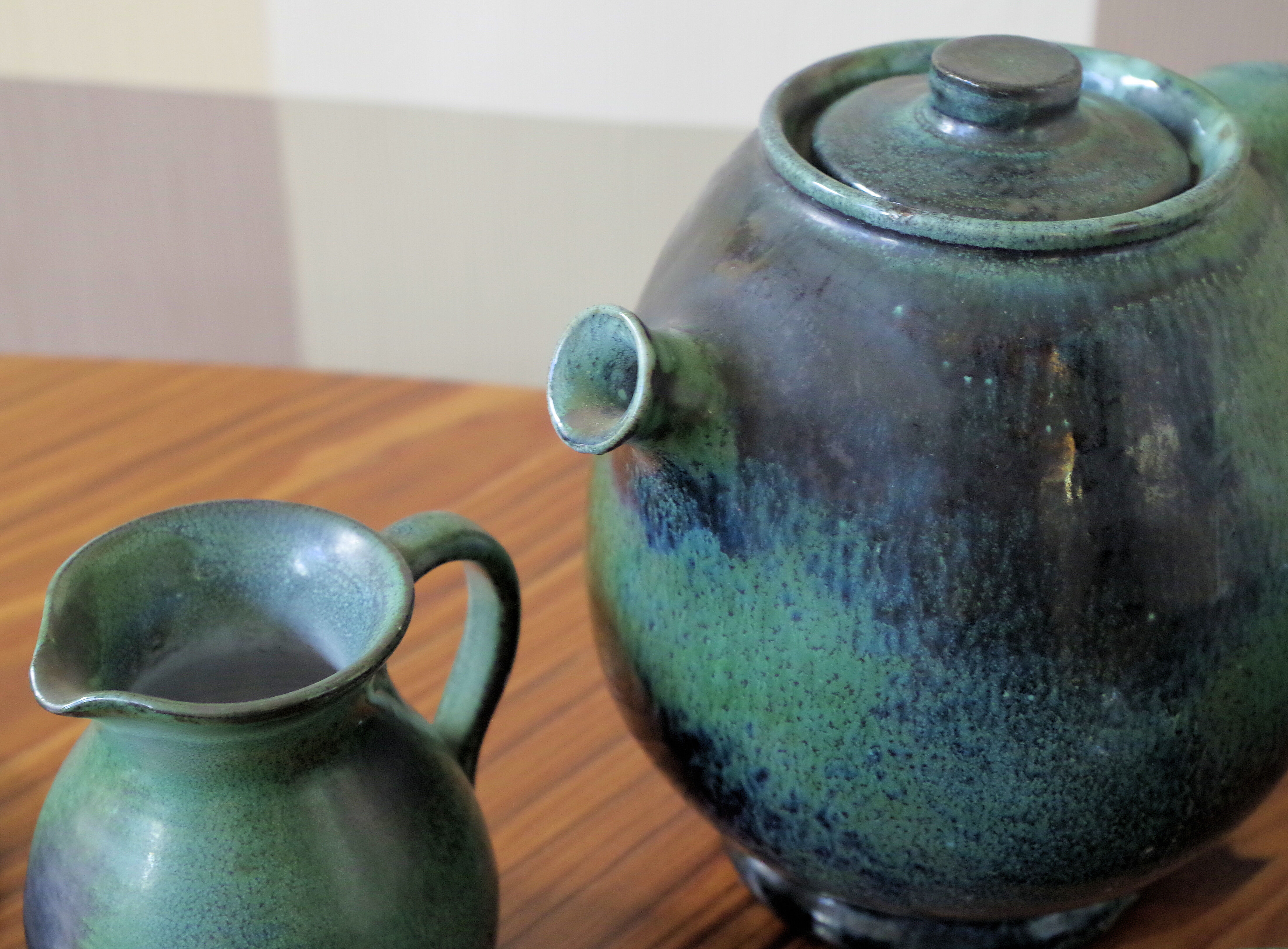 Les Cyclades Anduze sandstone teapots and cups