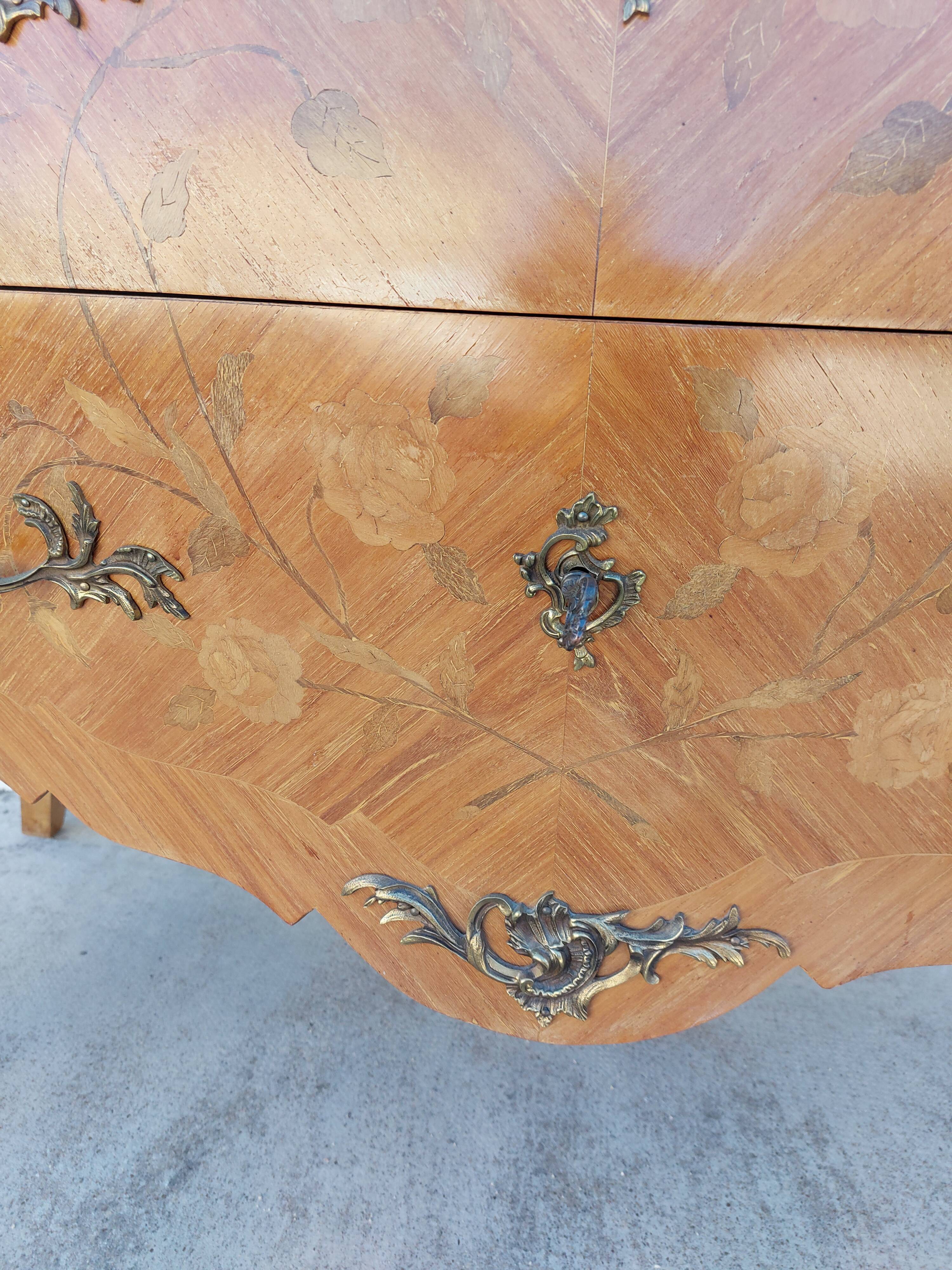 Louis XV chest of drawers in rosewood marquetry