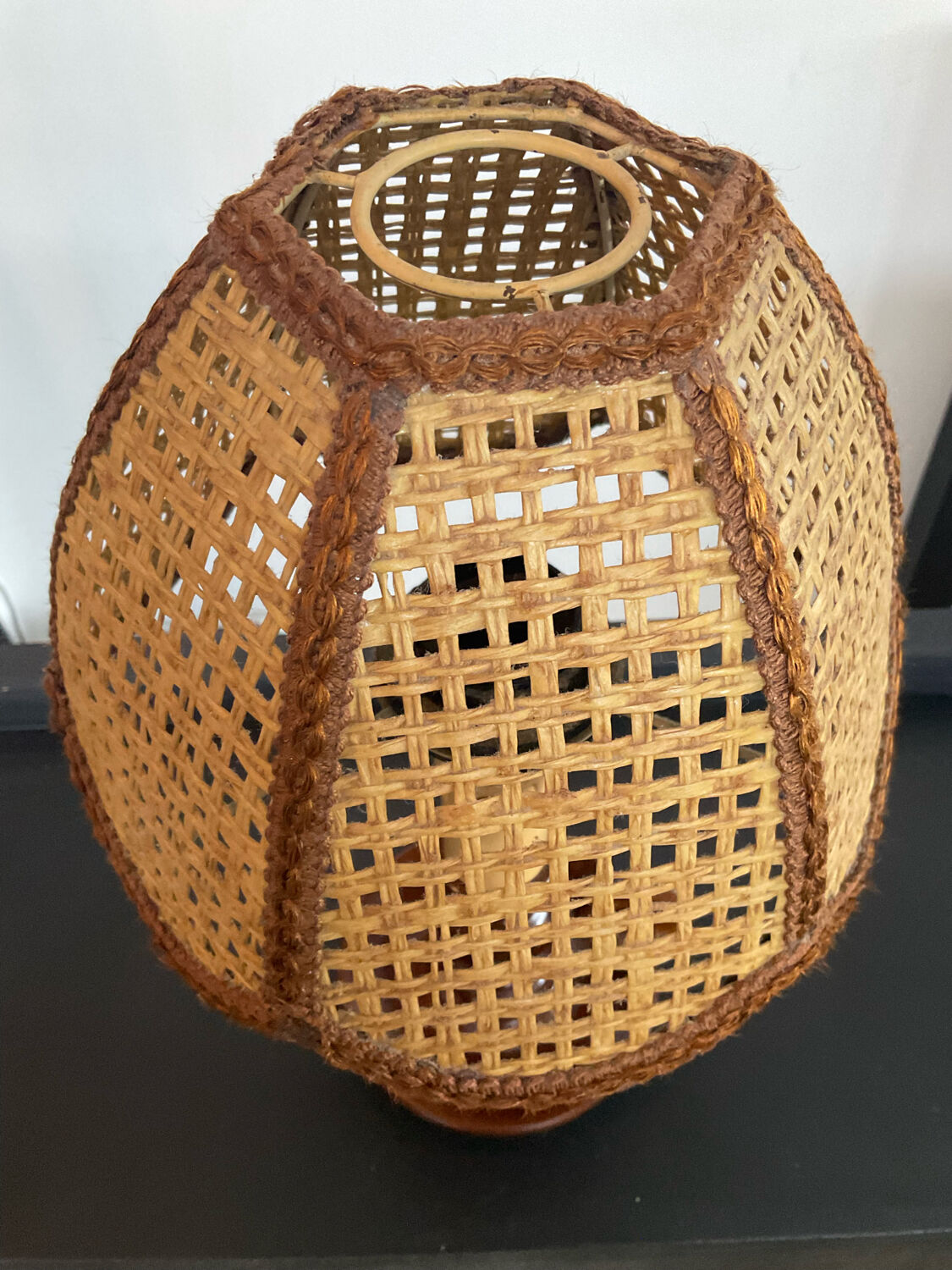 Lampe vintage en bois et cannage des années 60-70