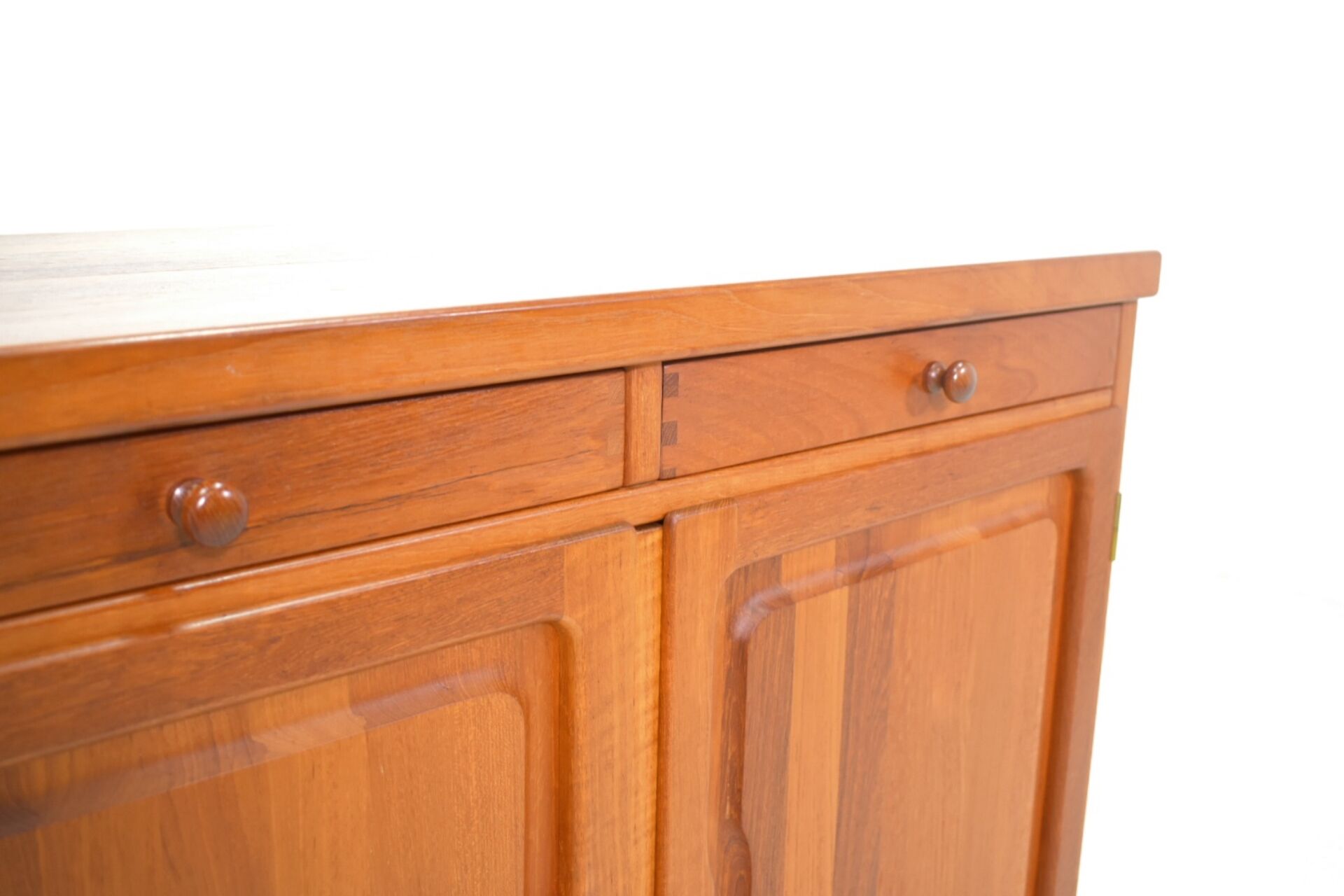 Buffet scandinave en teck massif des années 1960