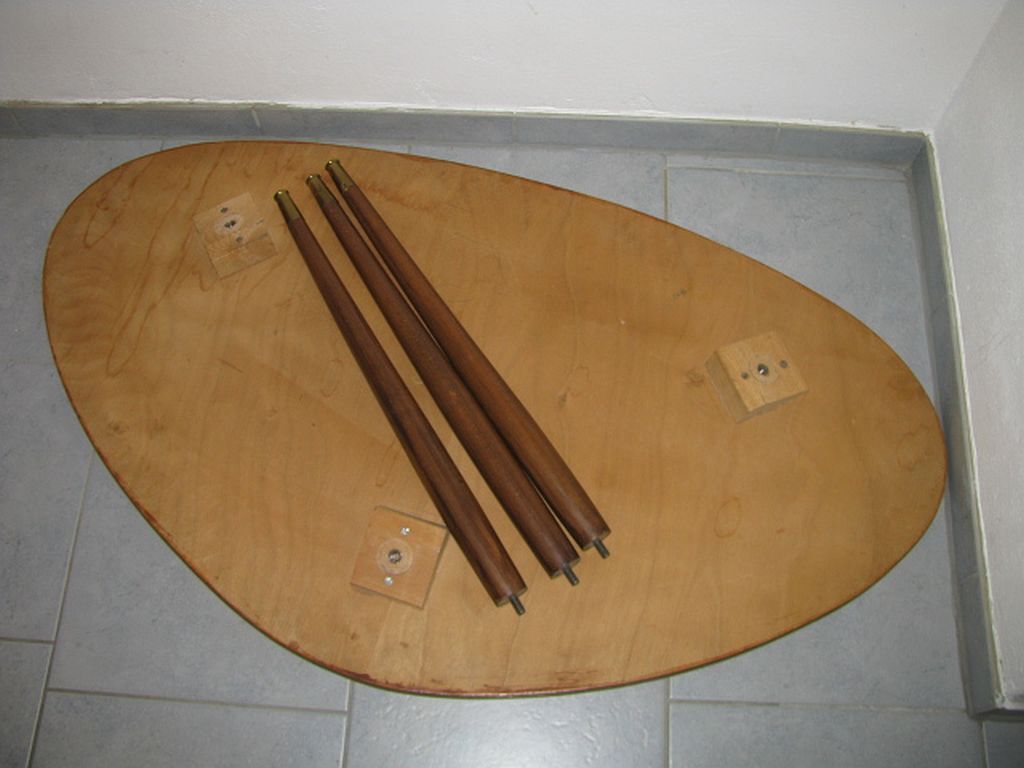 Table triangulaire en forme de rein de 1950/60