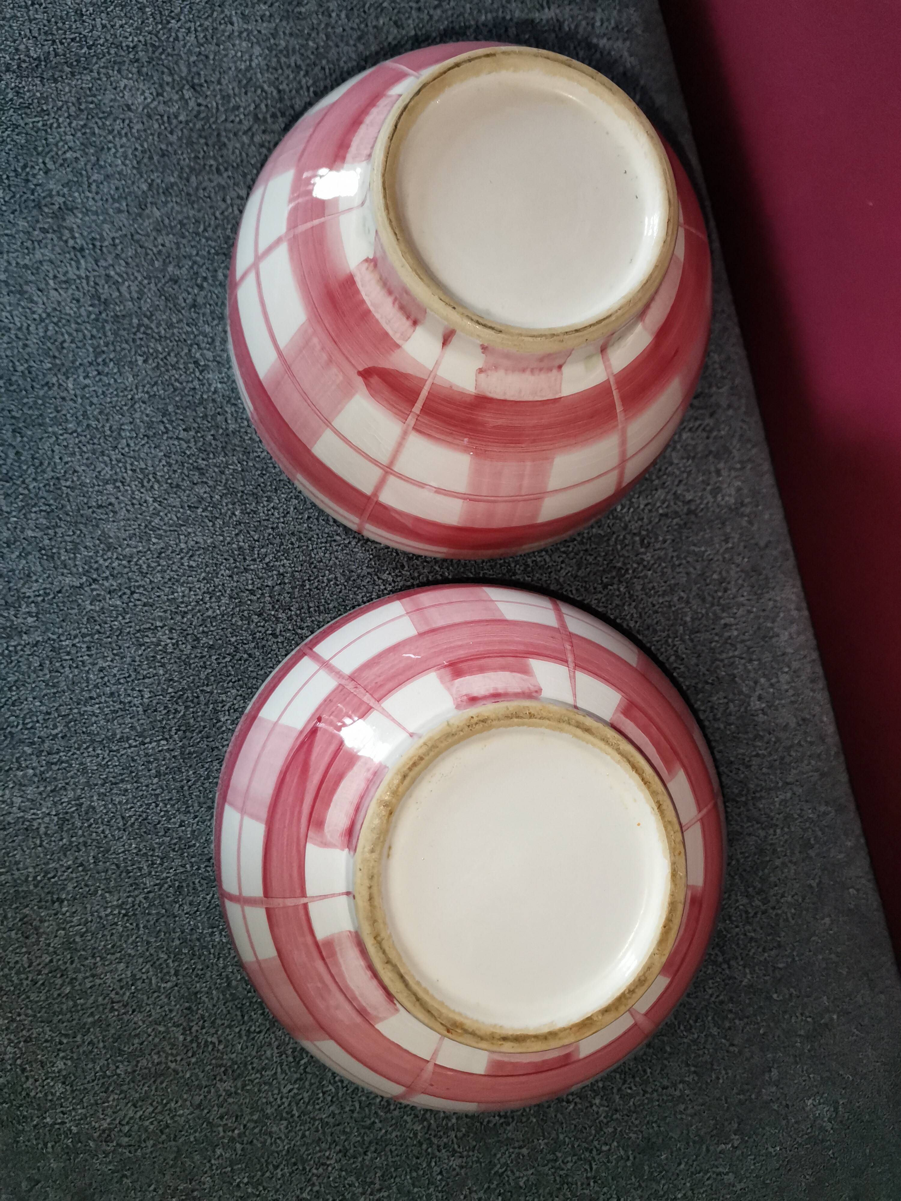 Red scottish bowls