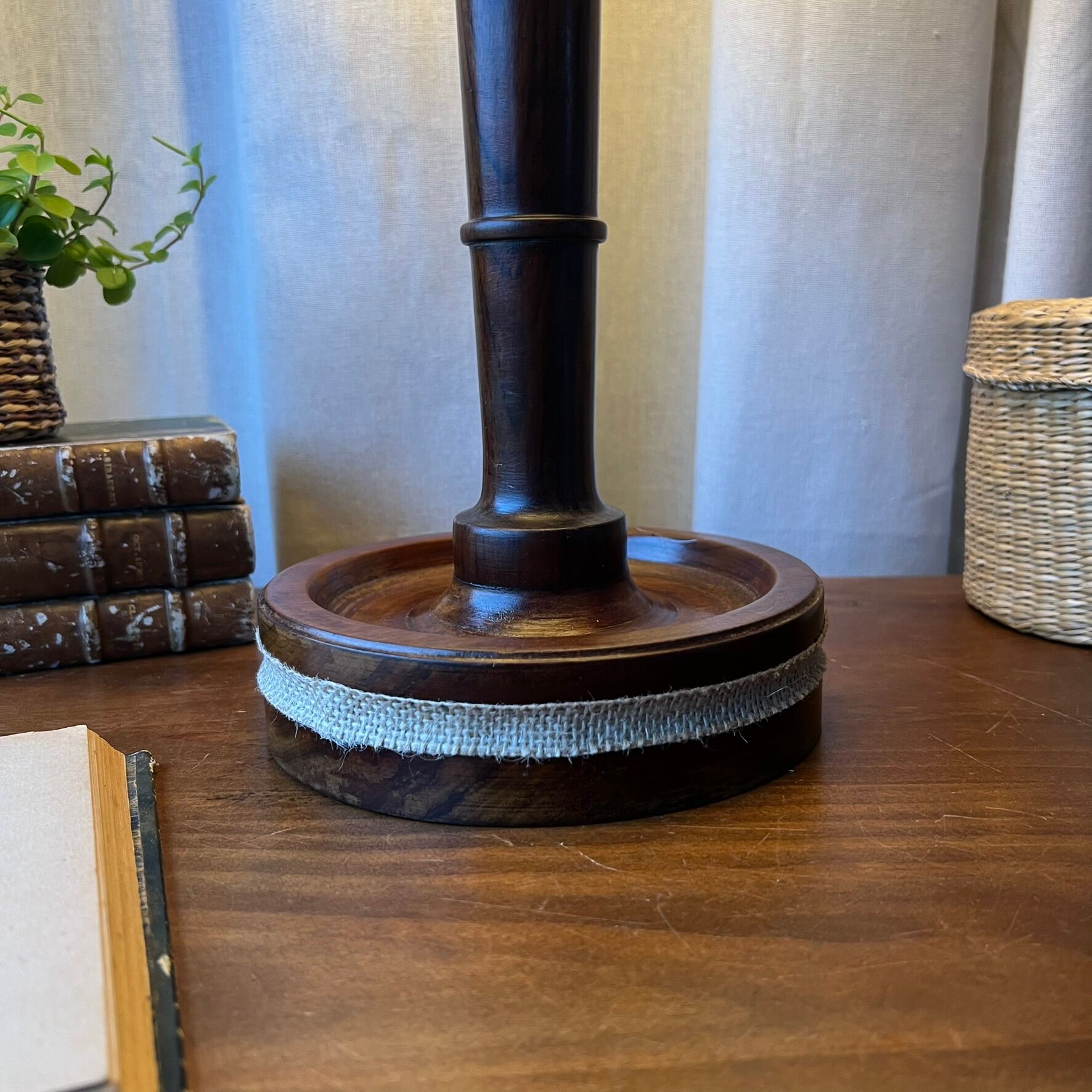 Large mahogany lamp with straw shade – "travel" spirit