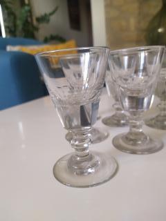 6 glasses of antique bistro