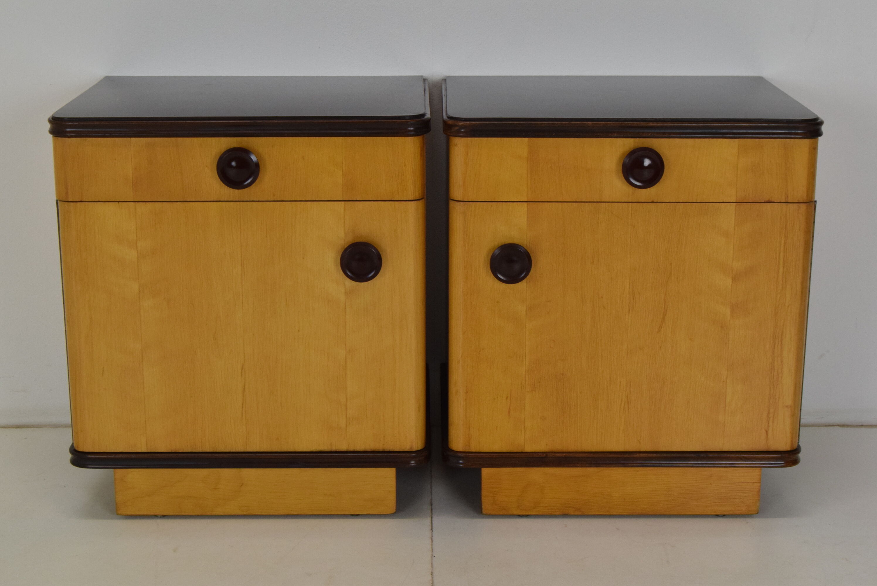 Paire de tables de chevet du milieu du siècle, années 1960