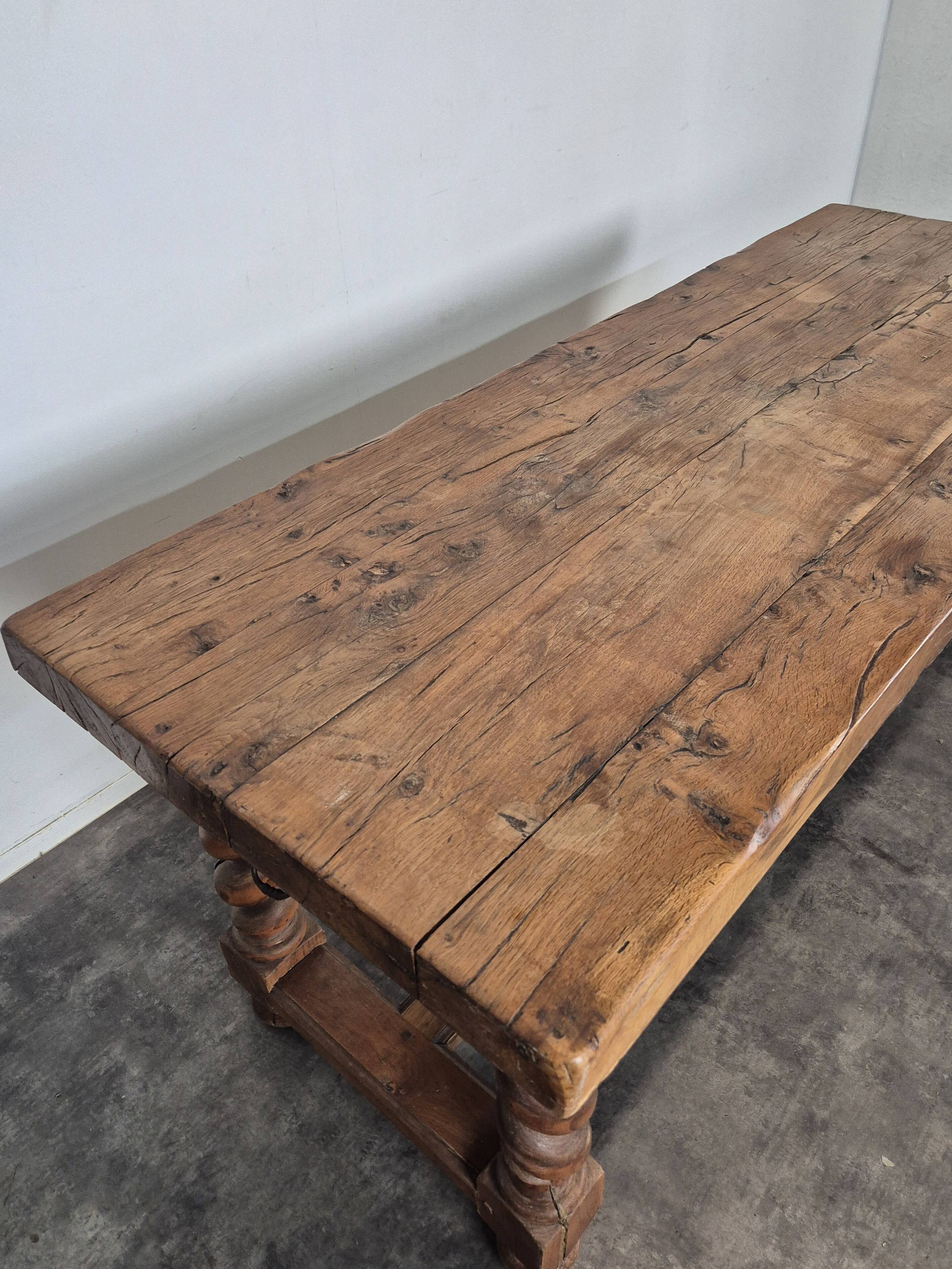 Table de ferme en chêne massif de style Louis XIII
