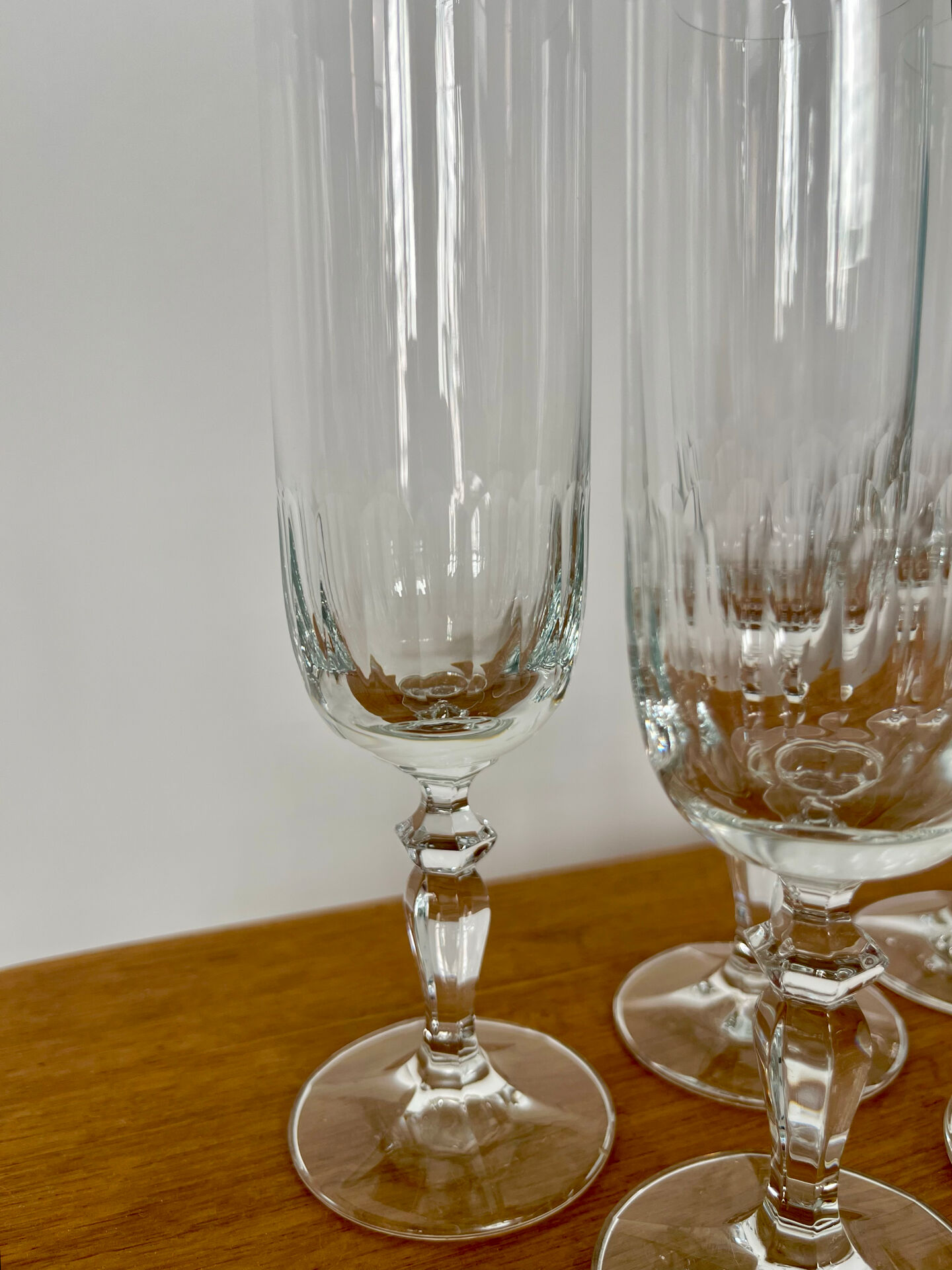 Set of 8 crystal champagne flutes in classic design.