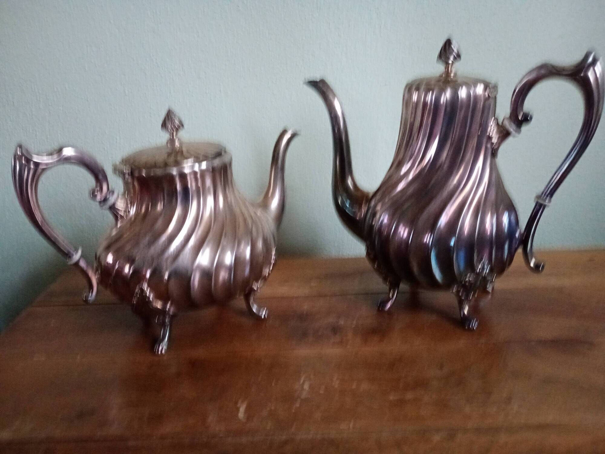 Victor Saglier - Tea & coffee service - Art Nouveau - corrugated silver metal