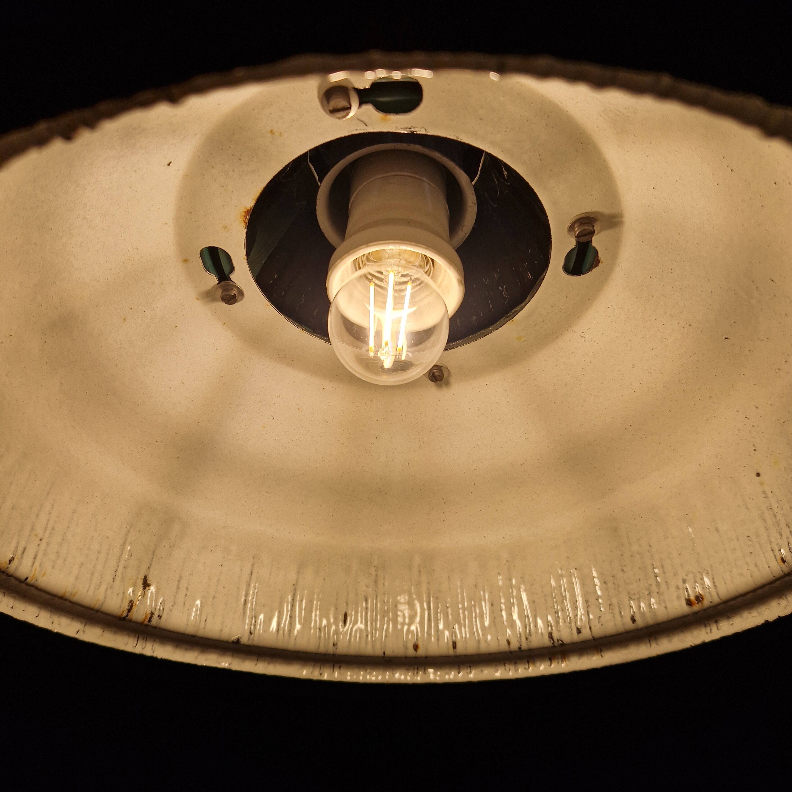 „Alma“ ukrainische Industrie Lampe Grün / Schwarz