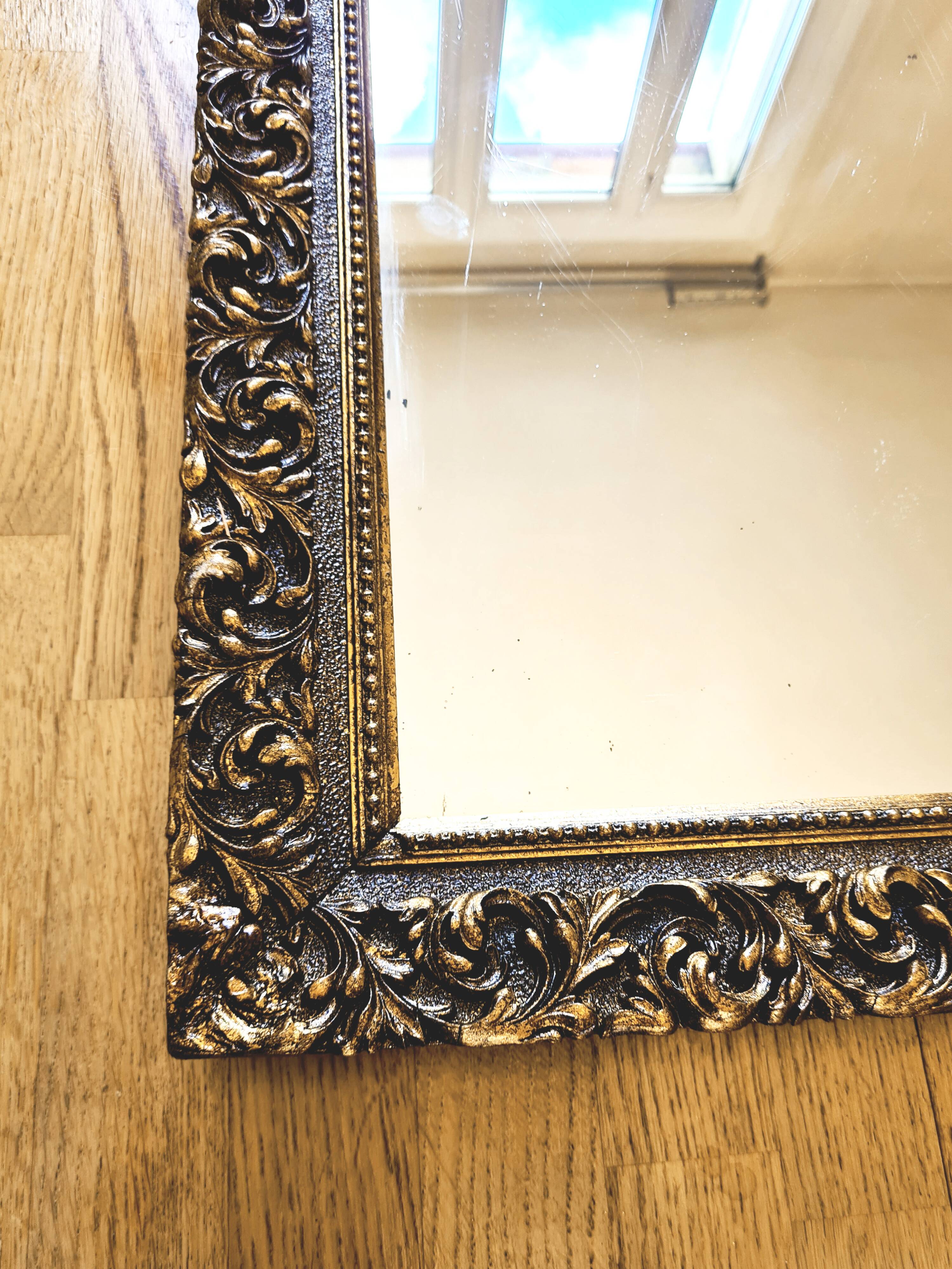 Miroir Doré Baroque – Charme Classique