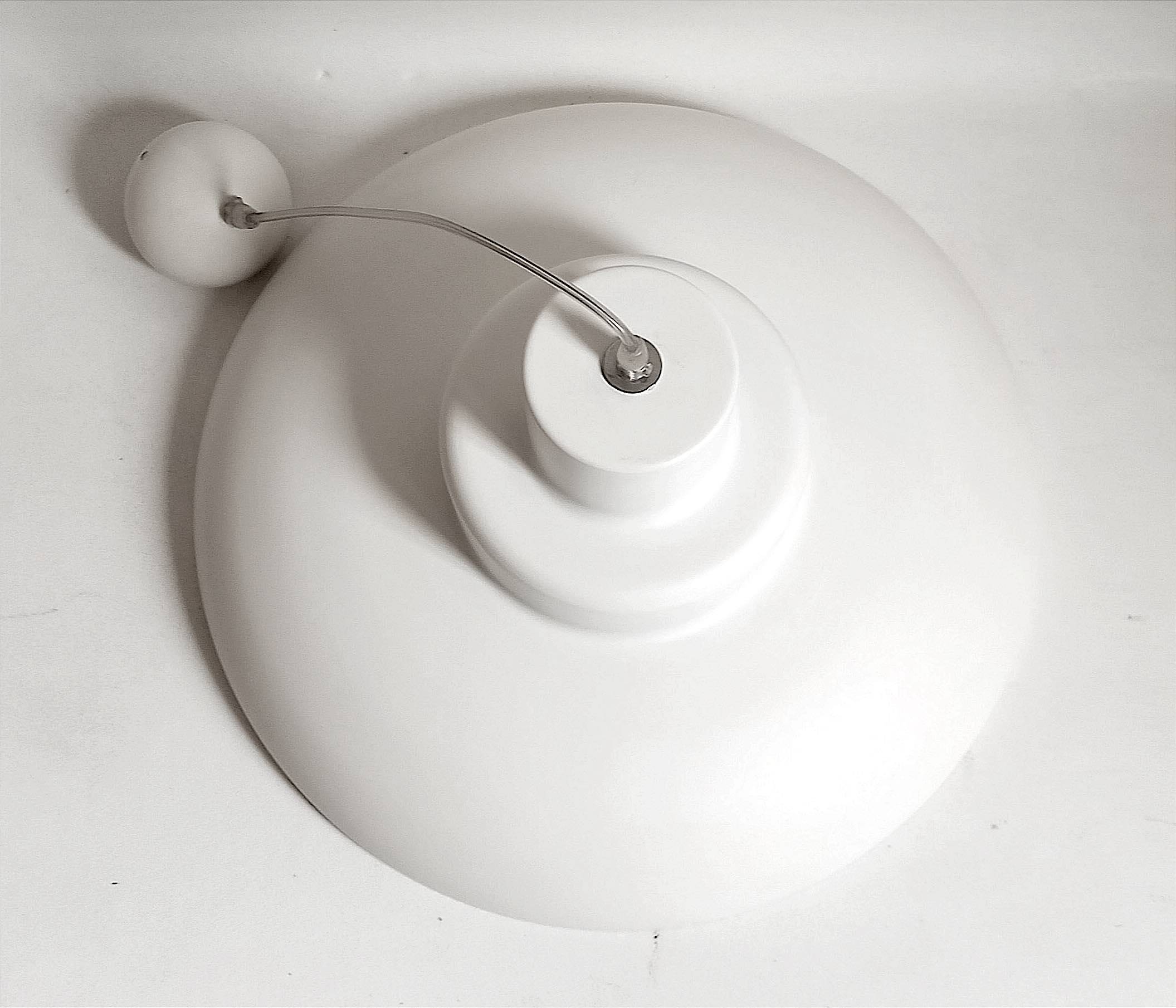 White lacquered chandelier Italian design 80s Diameter 50 cm