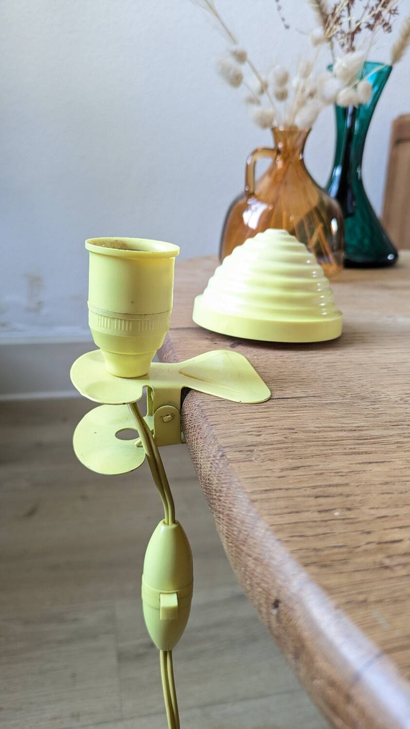 Mushroom clip lamp