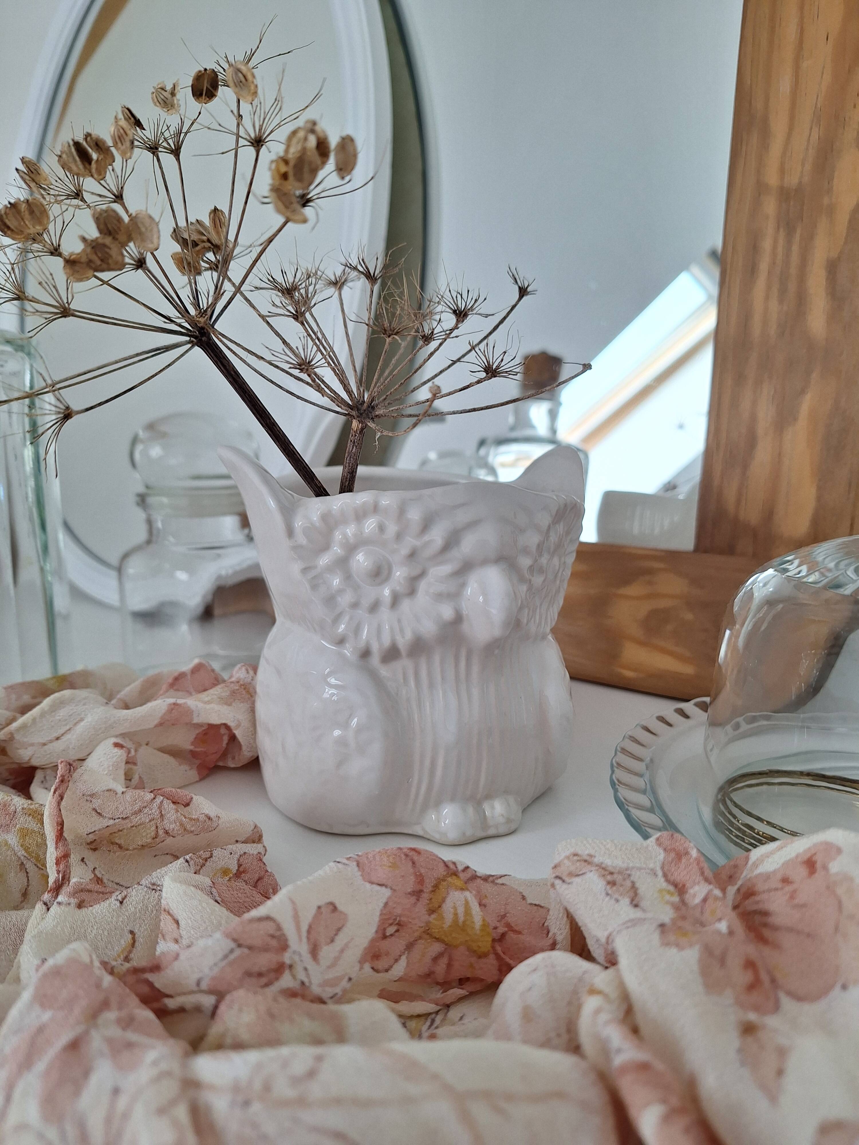 Vase / White owl planter