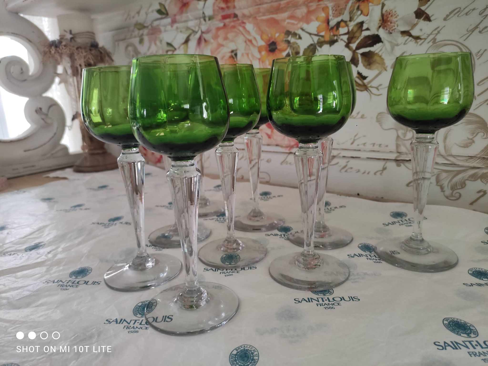 Lot de 9 verres à vin Saint-Louis non estampillés buvant vert Chartreuse