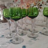 Lot de 9 verres à vin Saint-Louis non estampillés buvant vert Chartreuse