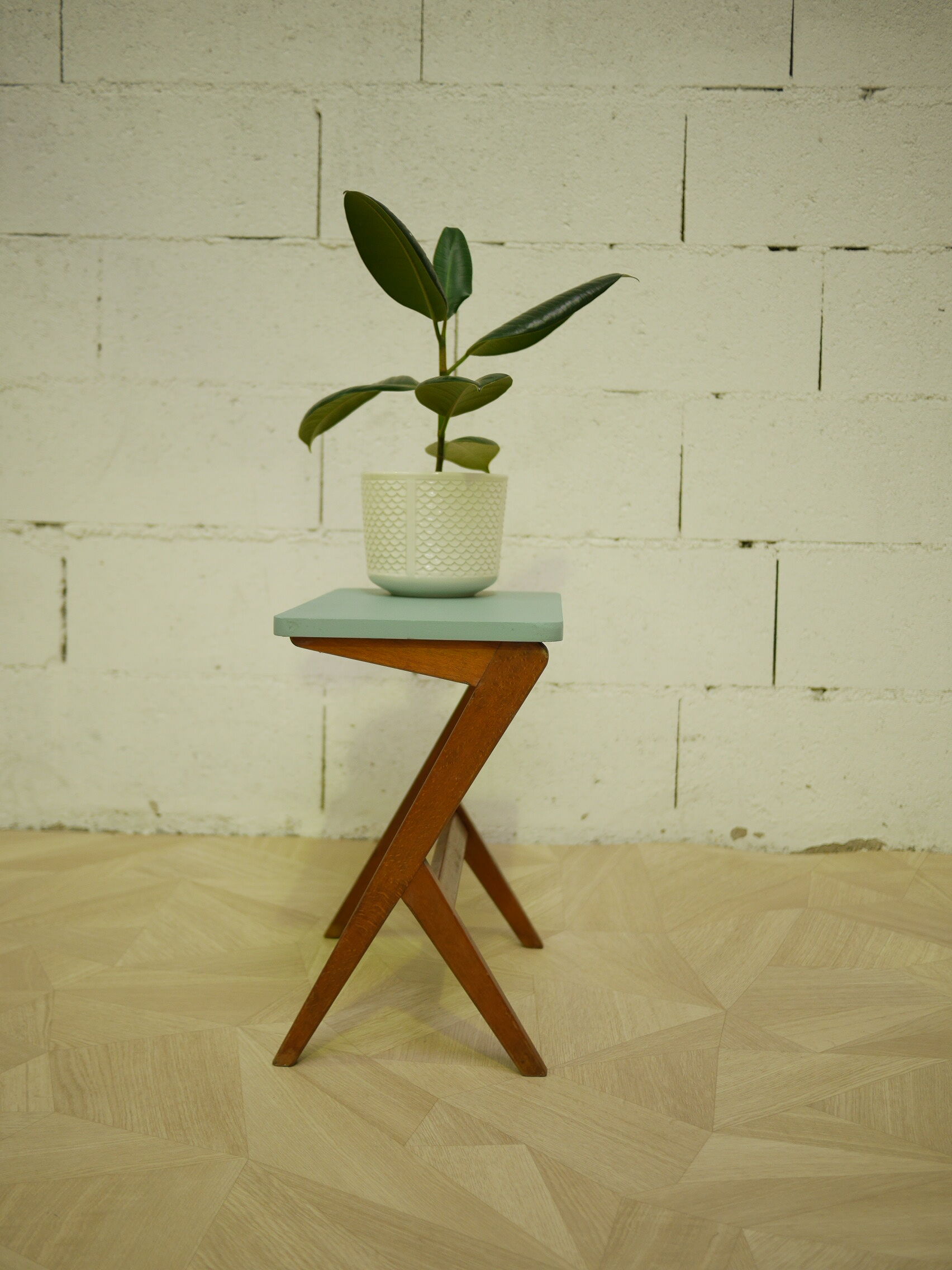 Fifth side or end table