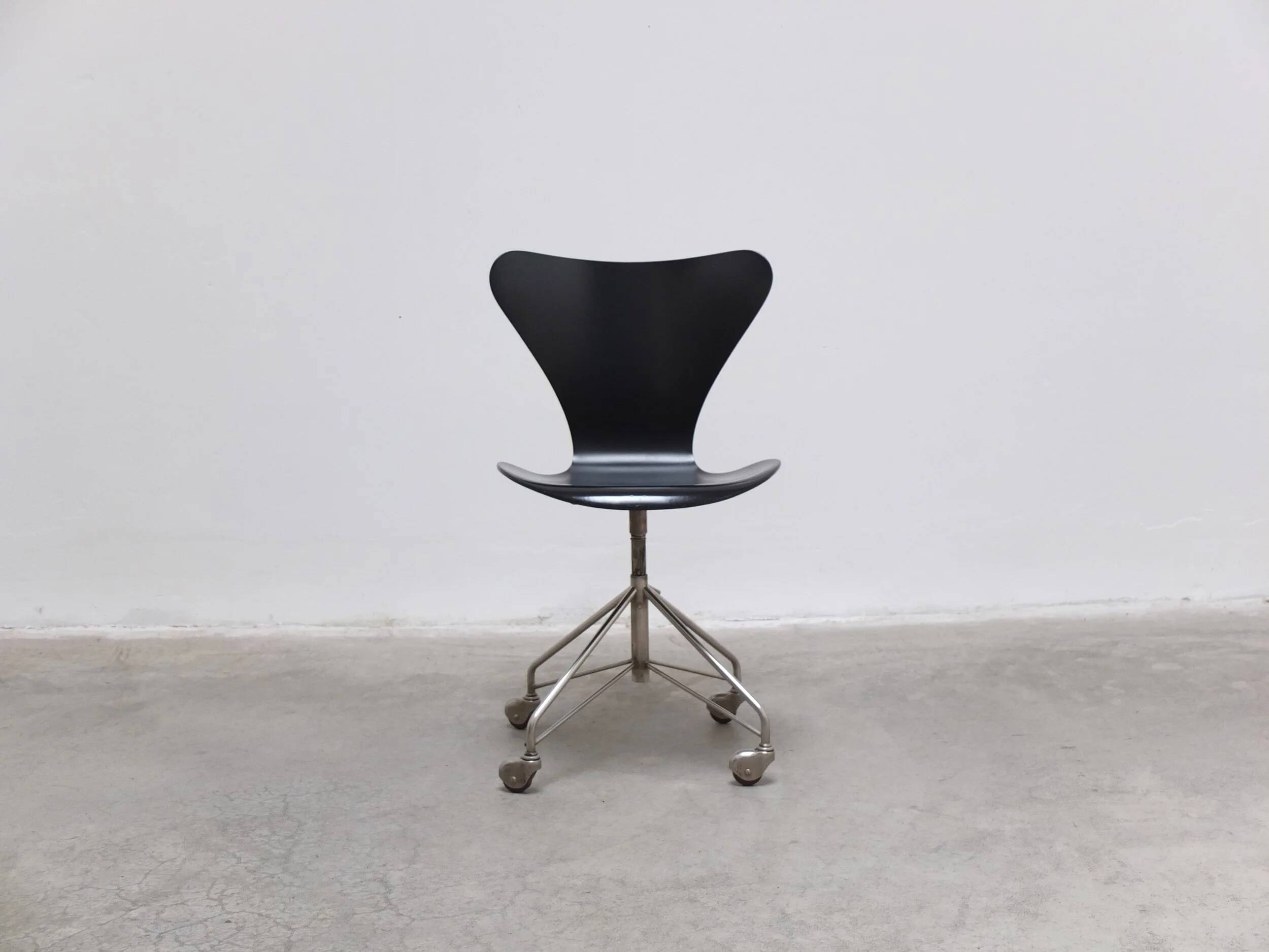 1st edition '3117' swivel desk chair by Arne Jacobsen for Fritz Hansen, 1955
