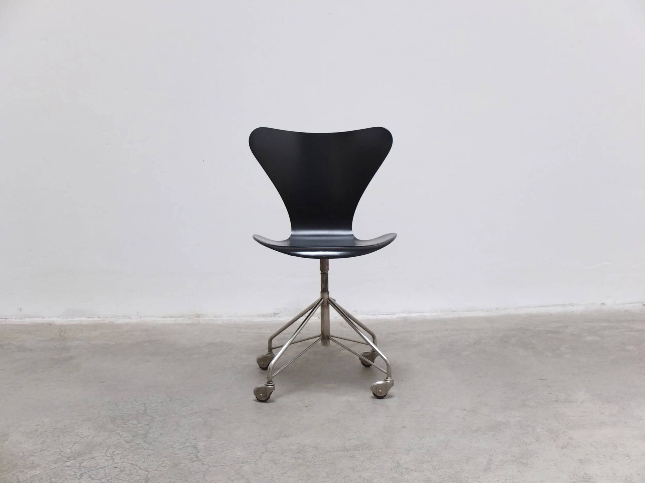 1st edition '3117' swivel desk chair by Arne Jacobsen for Fritz Hansen, 1955