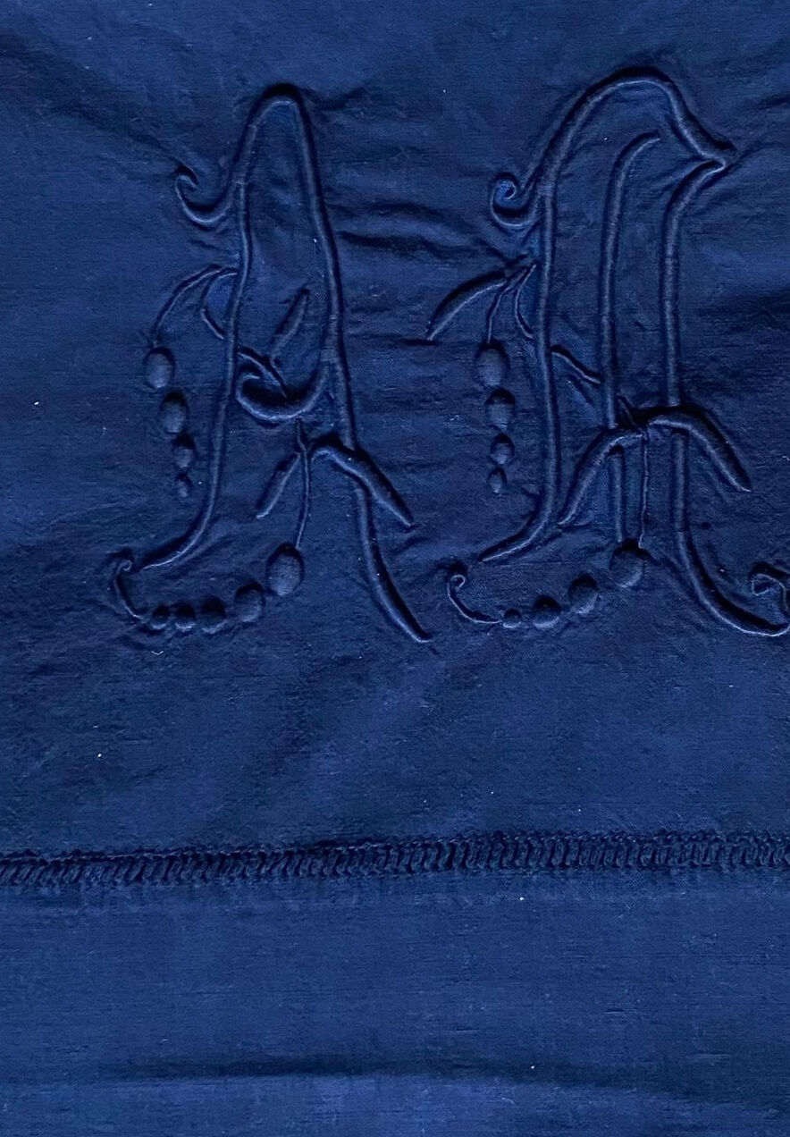 Navy blue tablecloth-am