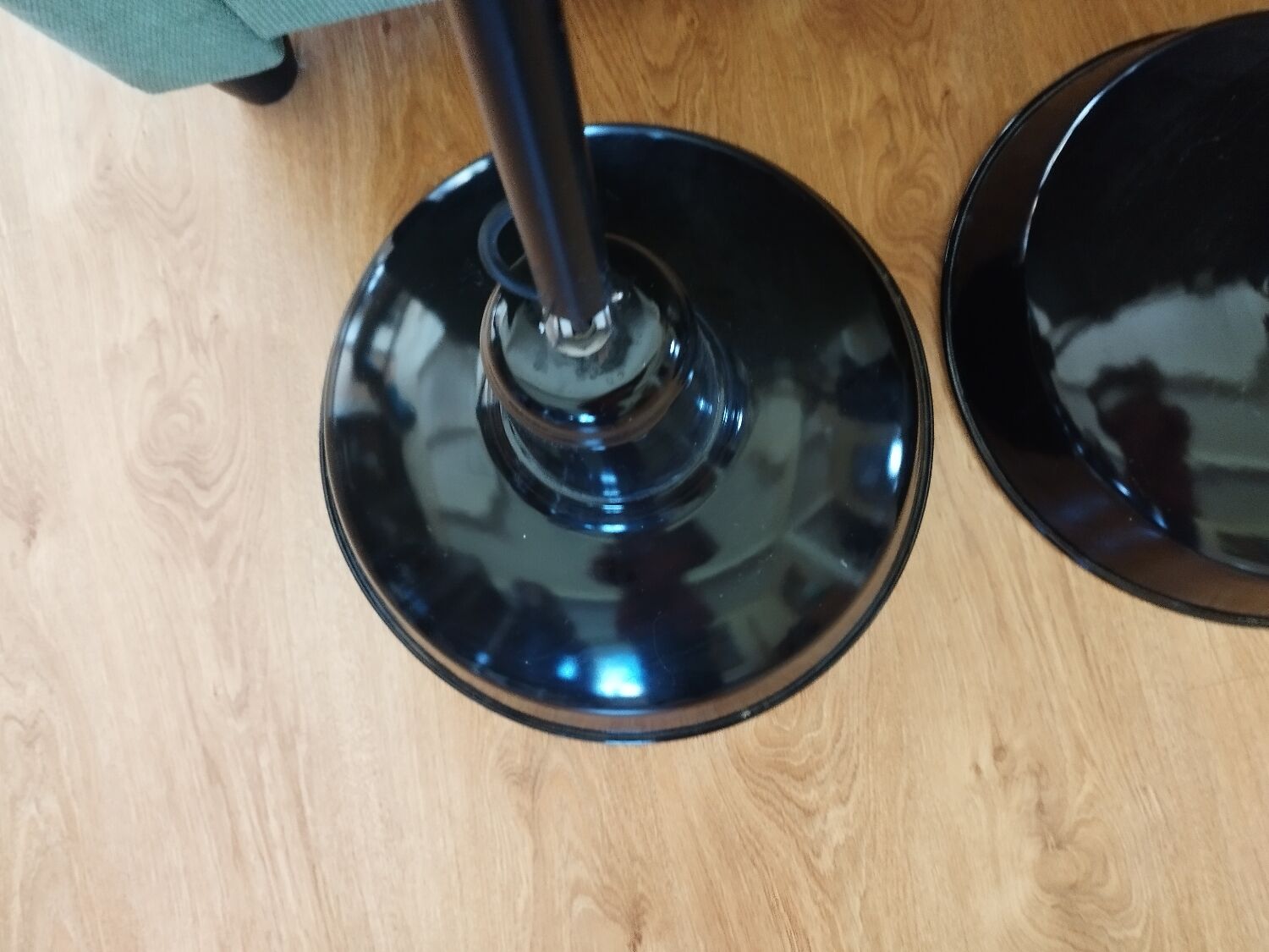 Paire de lampes d'atelier suspensions émaillée noire