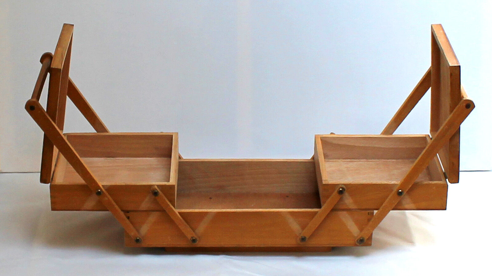 Travailleuse en bois clair 50