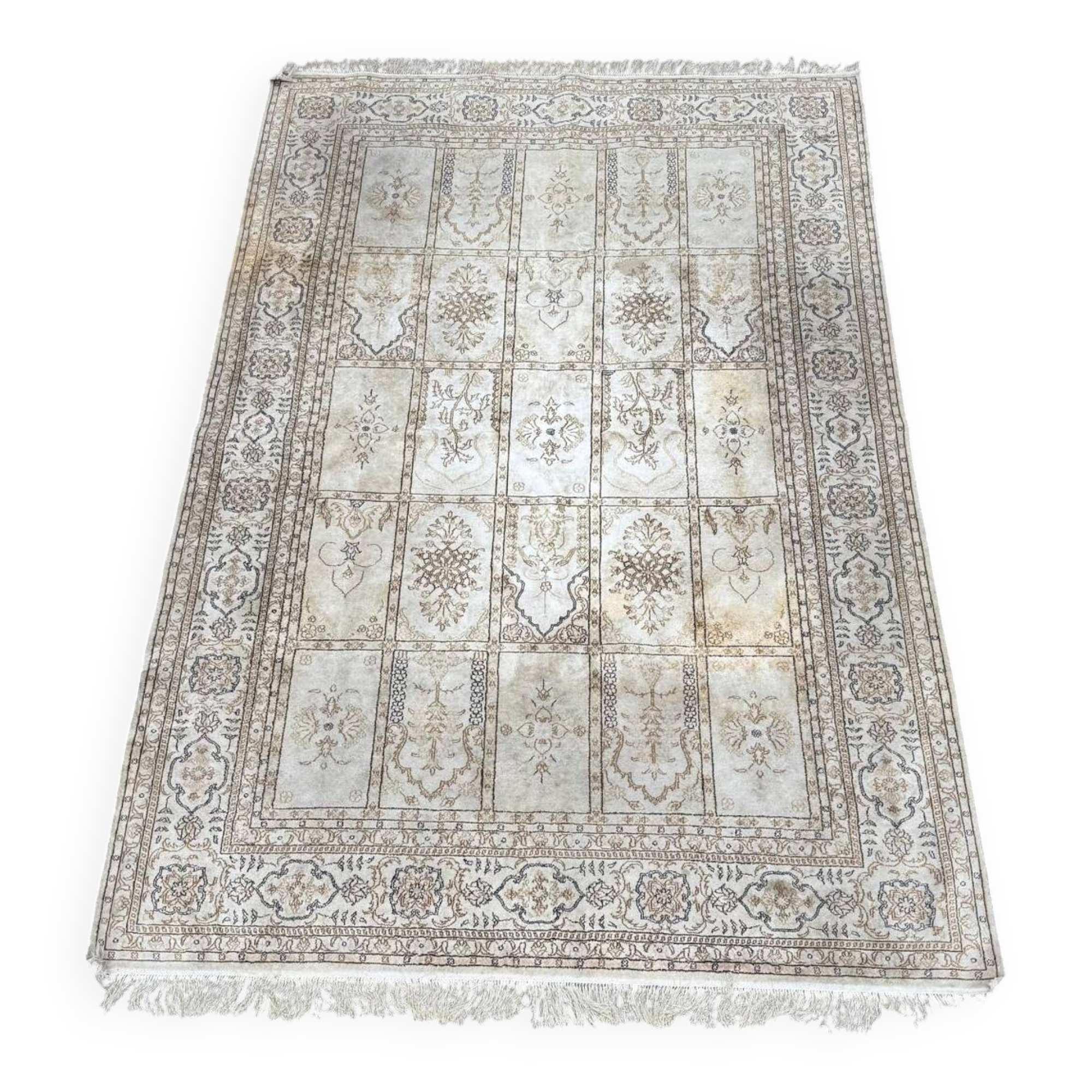 Elegant silk rug with arabesque decoration, 270 x 185 cm
