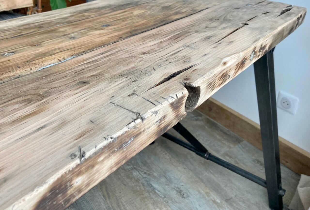 Wooden set and metal legs