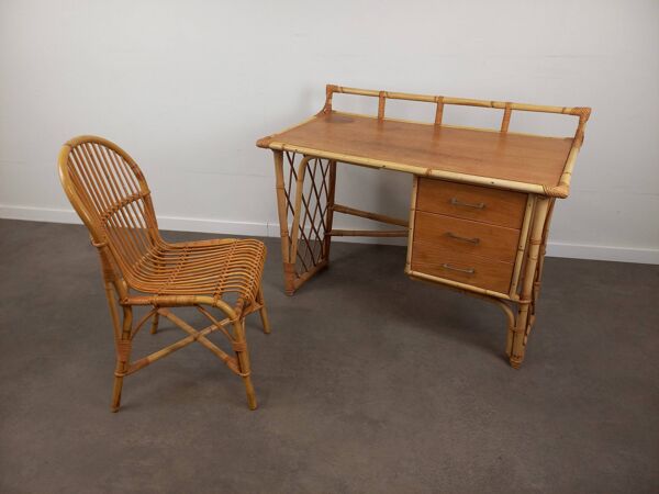 Bureau et sa chaise en rotin