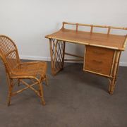 Bureau et sa chaise en rotin