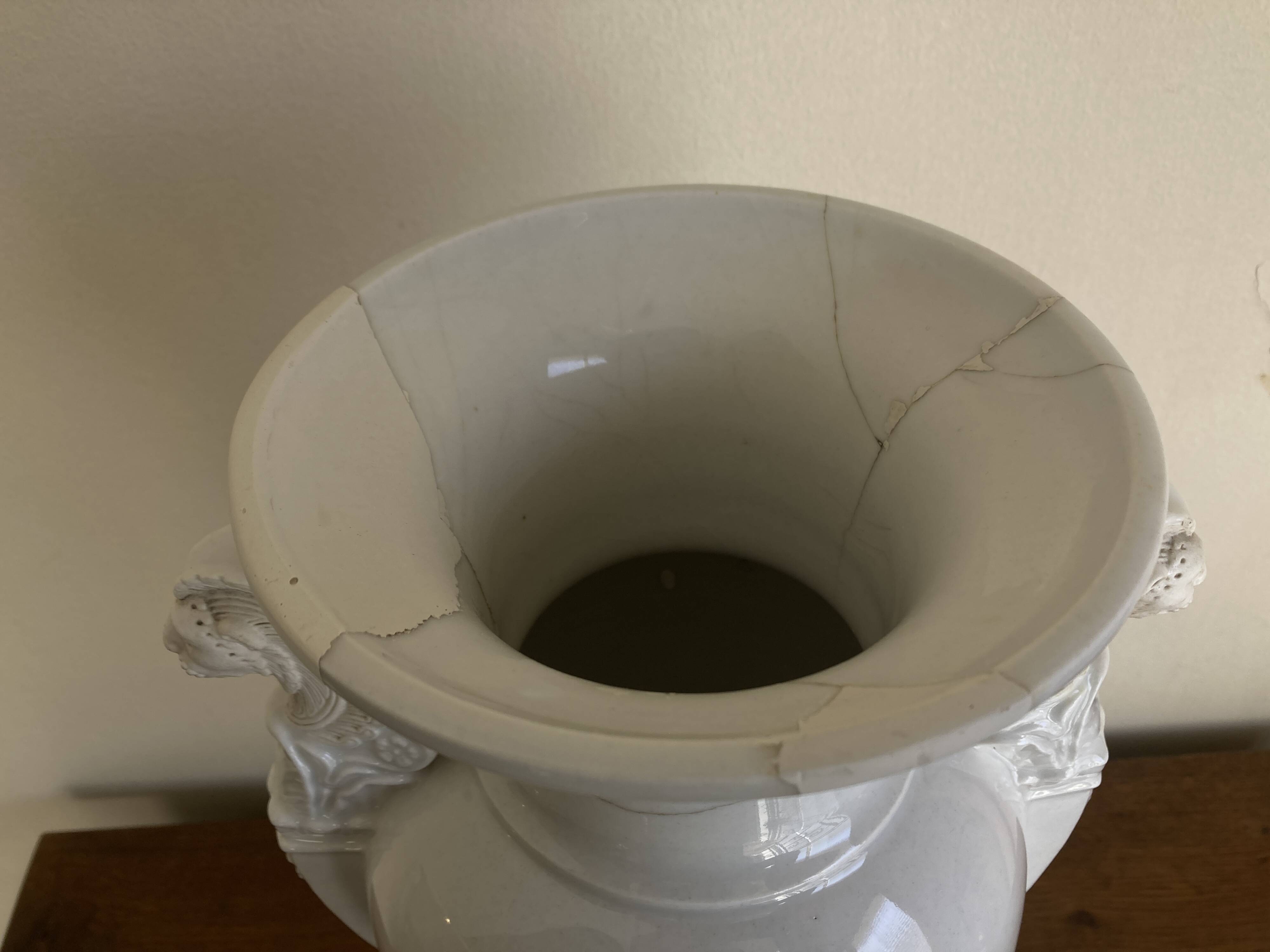 XXL white lion head neo-classical amphora vase from the Empire Consulate.