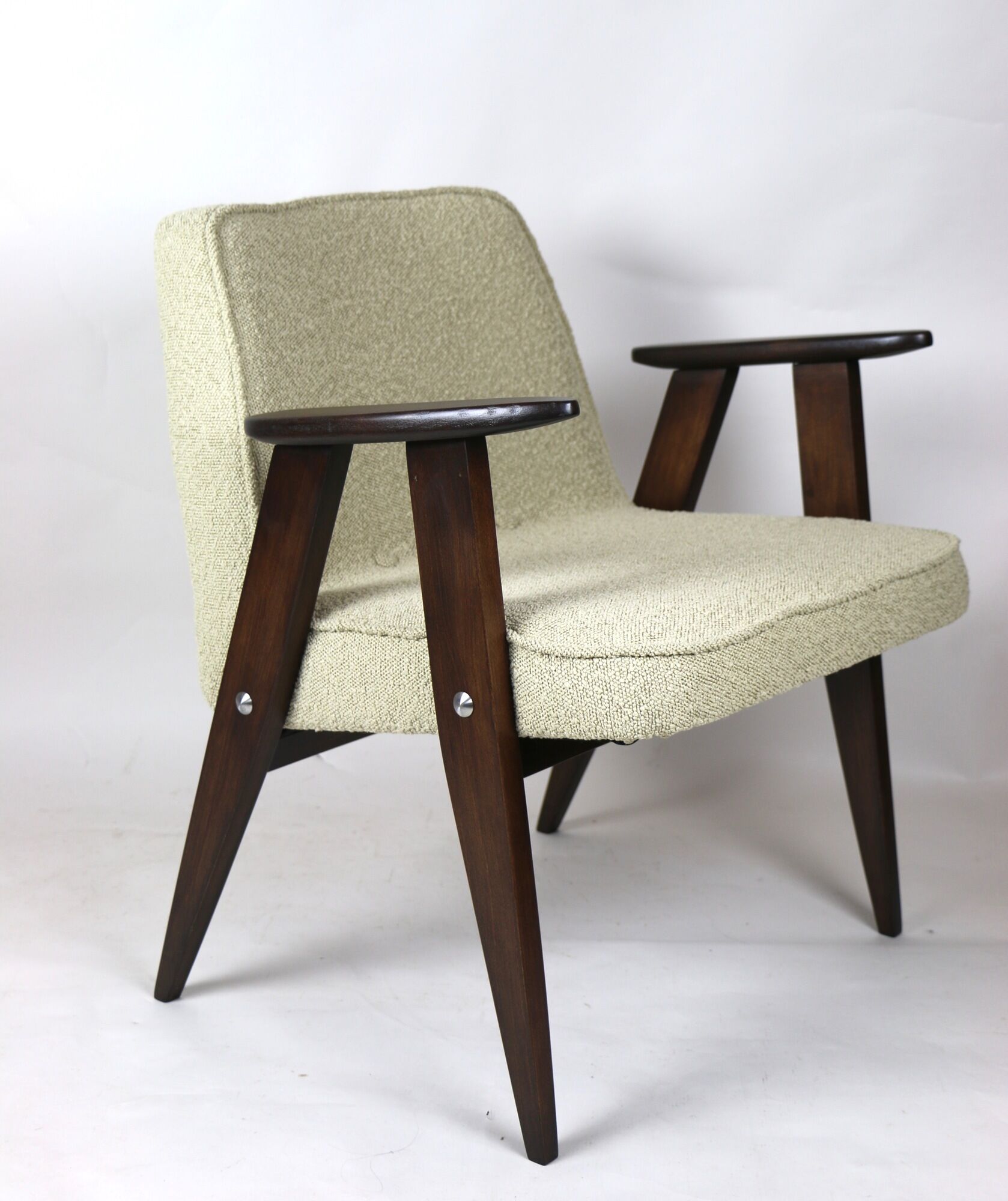 Fauetuil beige 366 de Józef Chierowski en boucle années 1970