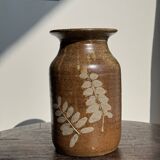 Vase en grès à motifs végétaux stylisés