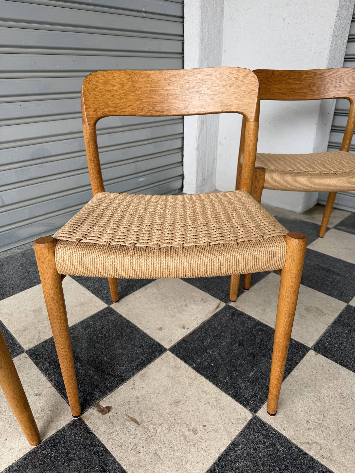 Set of 4 Møller 75 chairs in oak