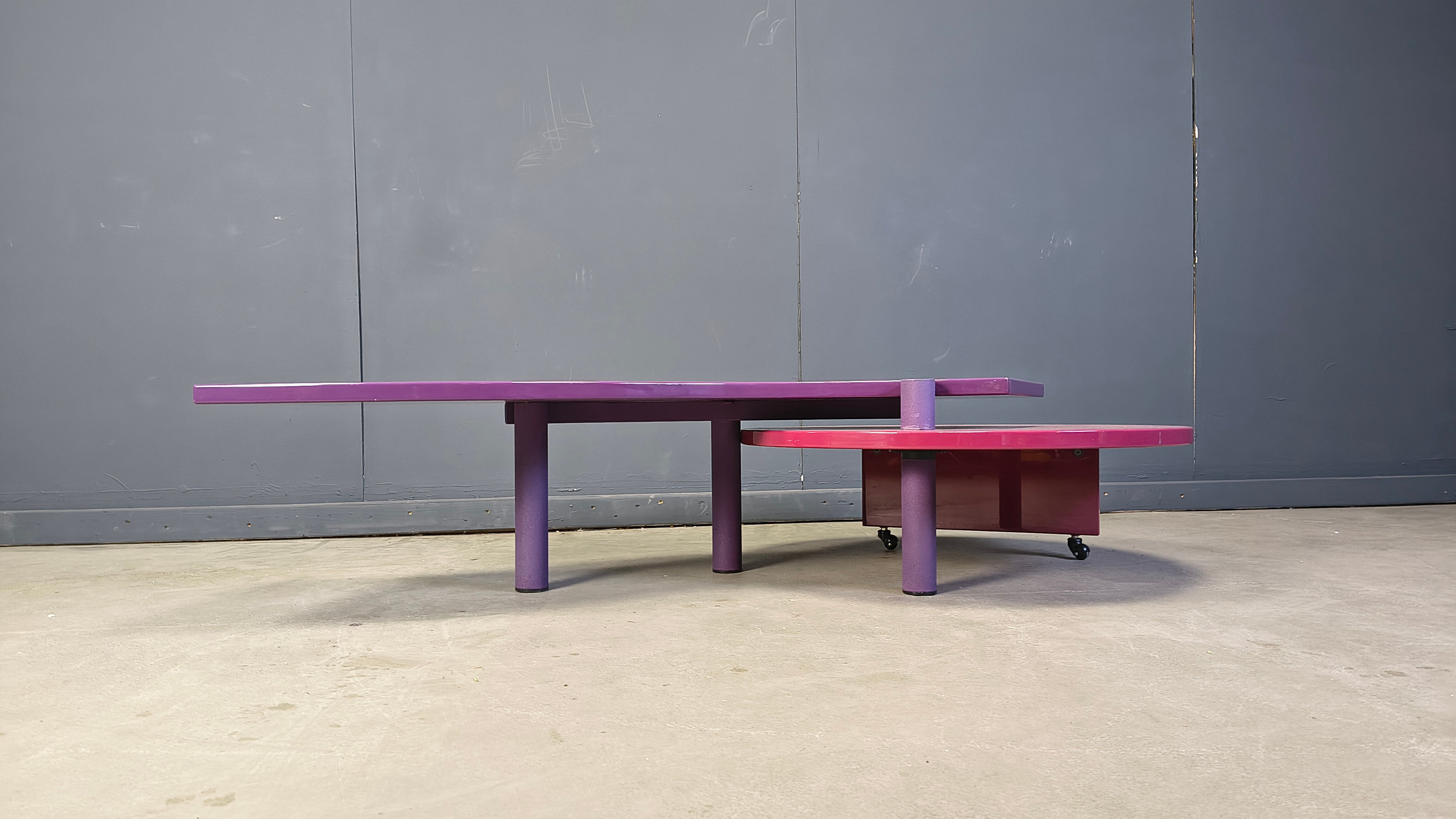 Table basse en bois de burl rotatif de Maurizio Salvato pour Saporiti Italia, années 1980.
