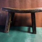 Antique milking stool in rustic curved wood, 19th century