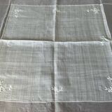 Nappe blanche carrée organdi brodé 125 cm