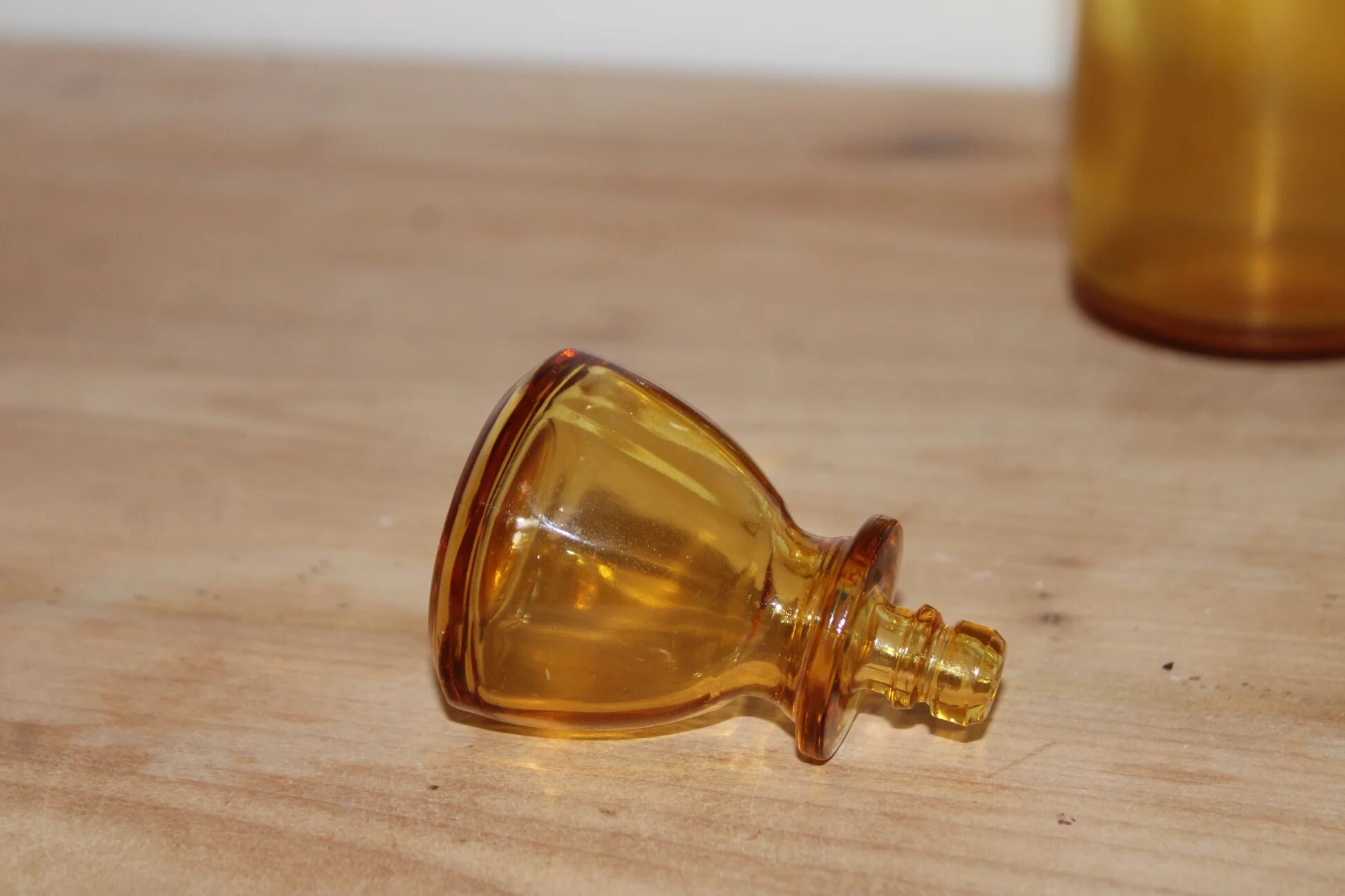 Vintage amber glass carafe with matching stopper – H 27 cm